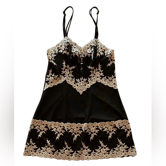 Beautiful Wacoal Embroidered Sheer Nightgown Slip Romantic. Excellent Condition! - Picture 8 of 8